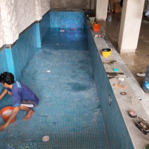 Pembuatan kolam renang minimalis untuk rumah